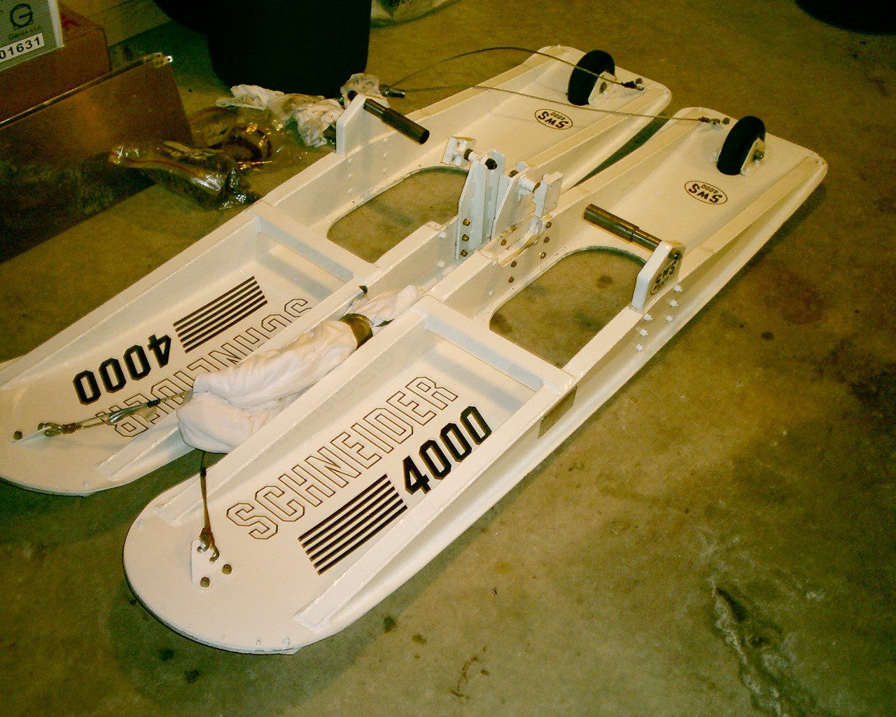 skis 4000.jpg